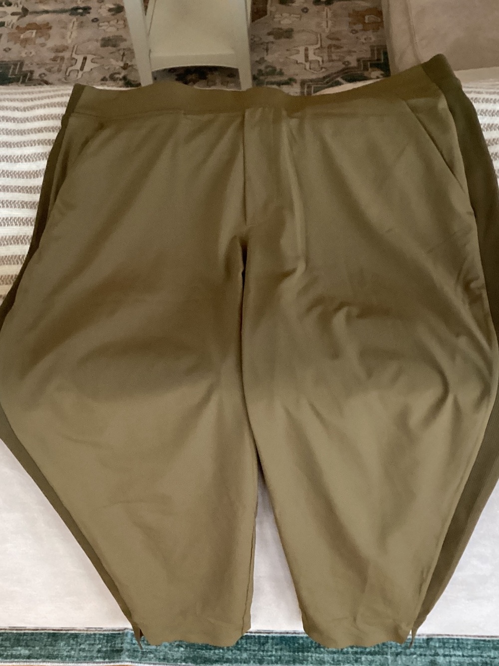 Athleta Olive Green woman’s Jogger Sweatpants